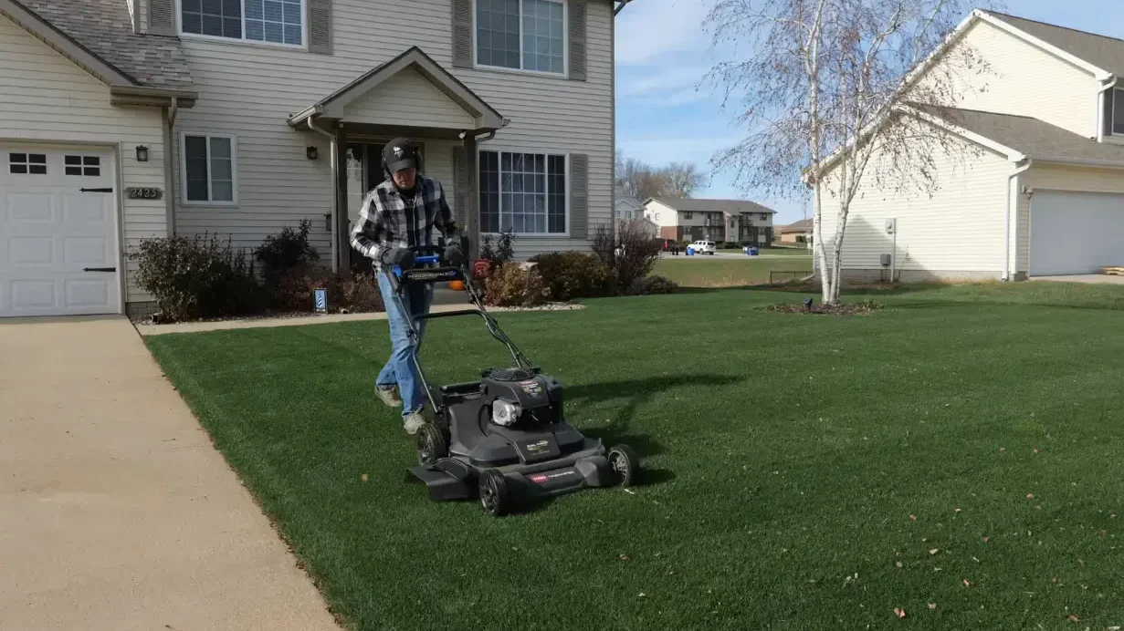 Crew performing lawn maintenance in Abilene